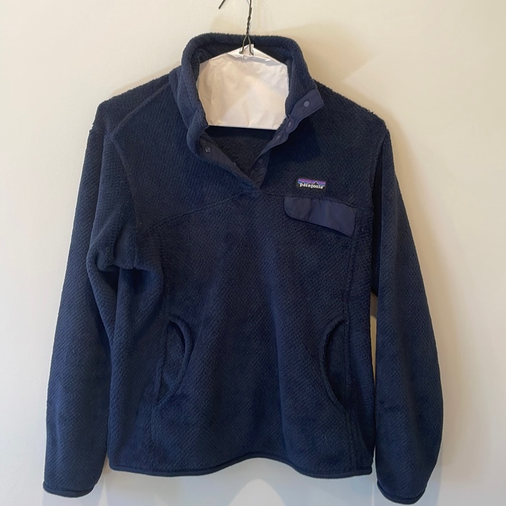 Medium navy blue Patagonia women’s pullover snap fleece good condition - size M